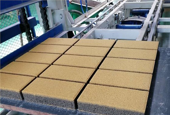 水泥磚設(shè)備