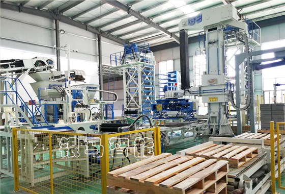 便道磚生產(chǎn)設(shè)備：透水磚機(jī)液壓系統(tǒng)安裝對(duì)人員的要求有哪些？