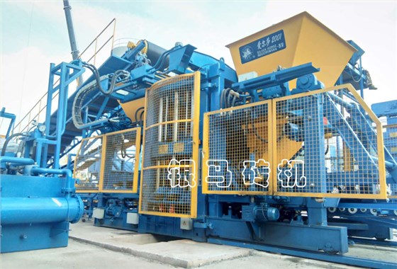 水泥彩磚設(shè)備：空心磚機70%退稅比例，你有什么想法？