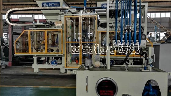 磚石一體機(jī)：如何選擇性?xún)r(jià)比高的透水磚機(jī)？