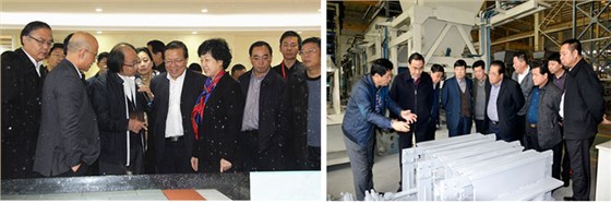 貴州副省長參觀銀馬透水磚制磚機生產(chǎn)線