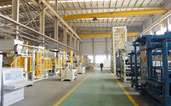 空心免燒磚機(jī)廠家分析行業(yè)發(fā)展趨勢