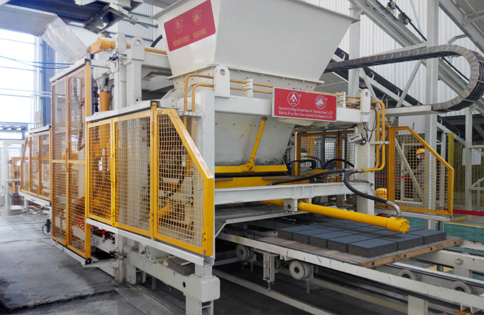 銀馬水泥砌塊制磚機十余年運行質(zhì)量如新