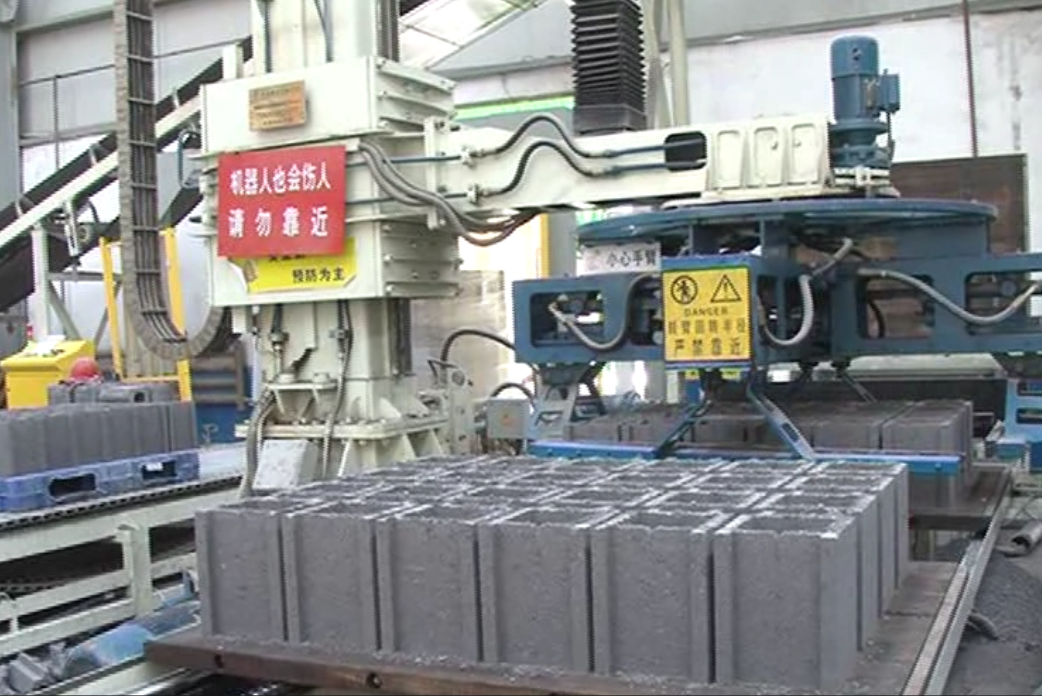 銀馬水泥空心磚機(jī)優(yōu)勢(shì)分析