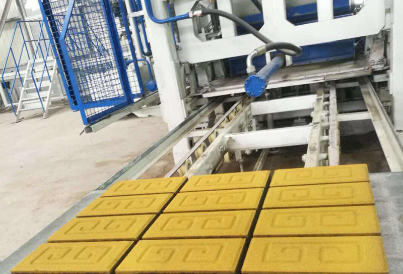 工業(yè)廢渣制磚機(jī)