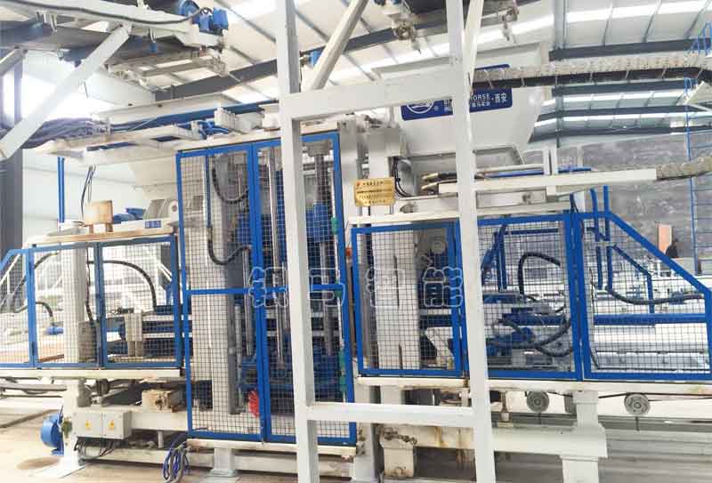 全自動(dòng)磚機(jī)機(jī)器