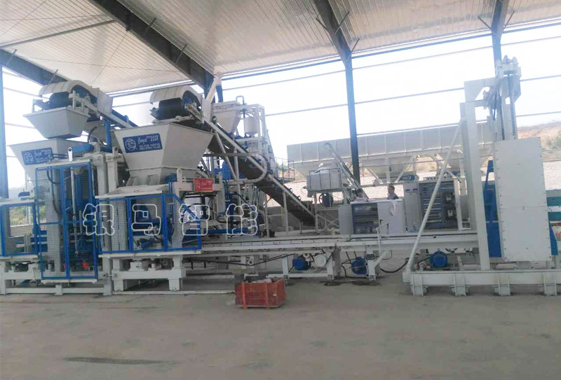 小編支招：免燒磚全自動(dòng)磚機(jī)配套皮帶傳輸機(jī)省力安裝法！