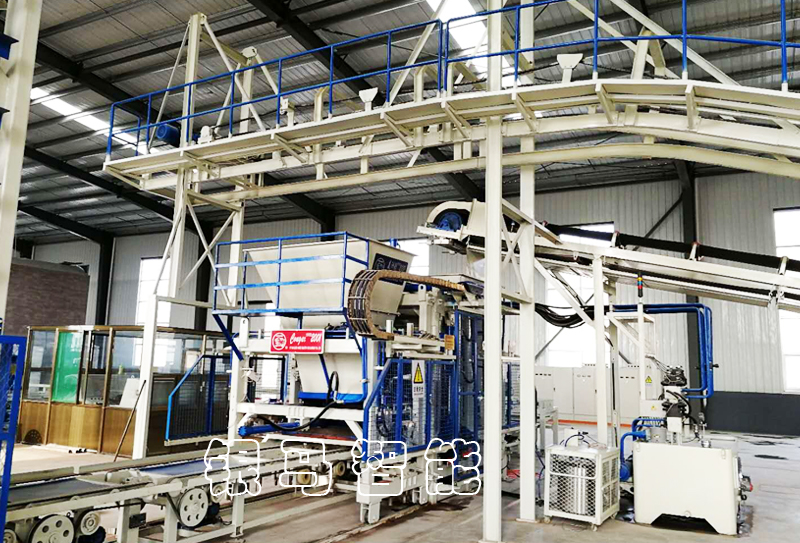 草坪磚生產(chǎn)機(jī)器：砌塊磚機(jī)不同型號設(shè)備的選購細(xì)節(jié)