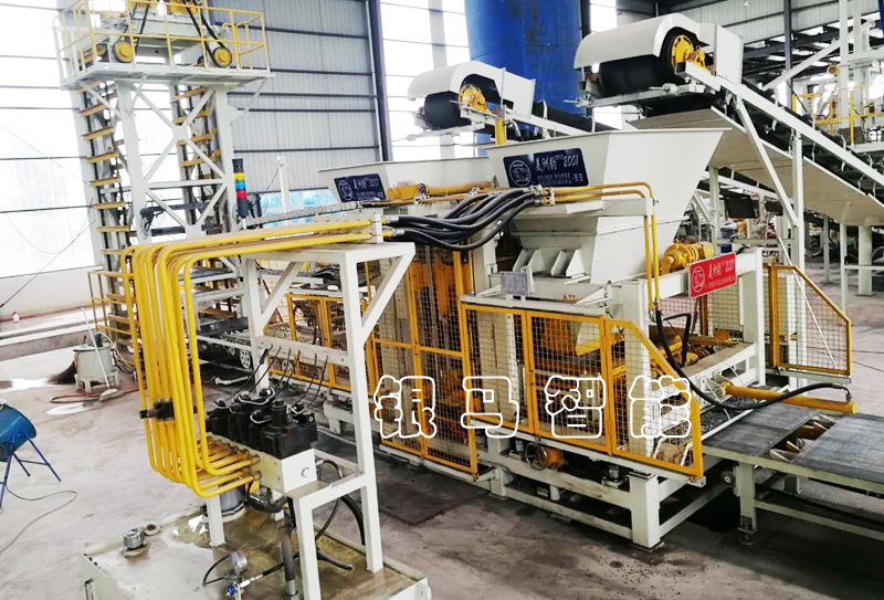 PC磚機(jī)械設(shè)備：透水磚機(jī)技術(shù)及工藝升級(jí)，為環(huán)保獻(xiàn)力！