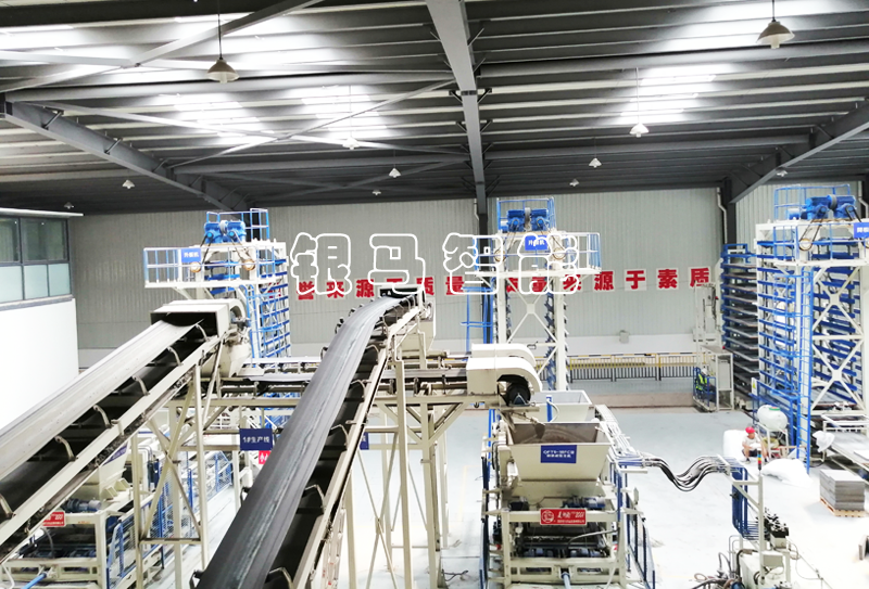 自動制磚設備：透水磚機振動的原因及生產(chǎn)中的用途分析