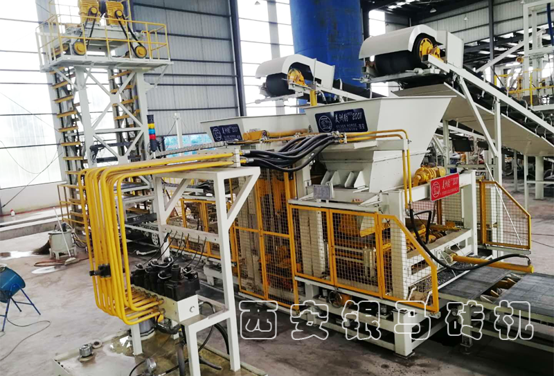 西安銀馬智能透水磚機(jī)：用“核心硬科技”為中國(guó)智造提氣！