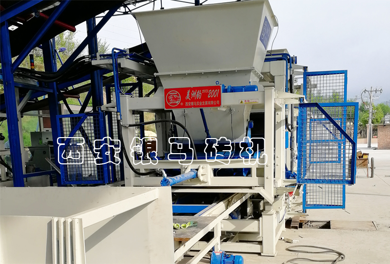 全自動(dòng)制磚機(jī)成套設(shè)備不斷提升技術(shù)與品質(zhì)，目標(biāo)登頂行業(yè)珠峰！