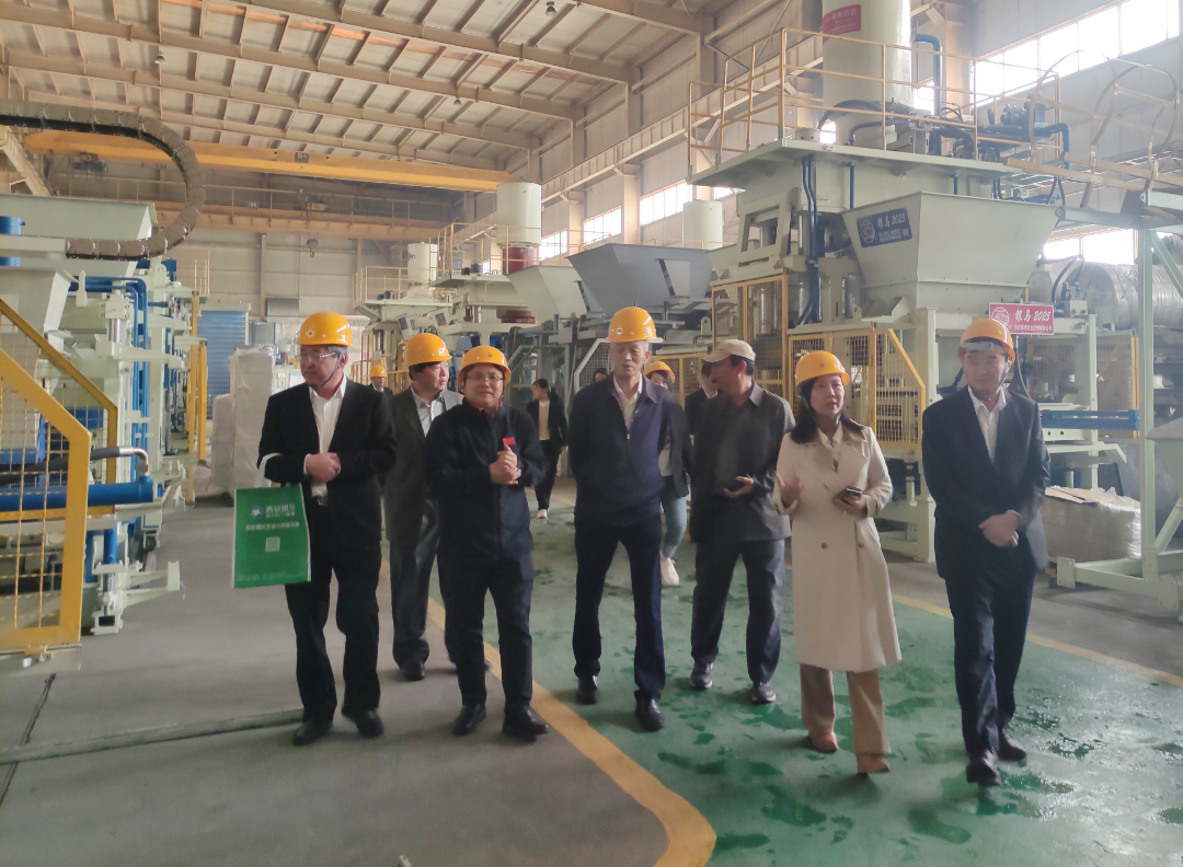 中國工程機械工業(yè)協(xié)會會長蘇子孟一行蒞臨西安銀馬參觀考察
