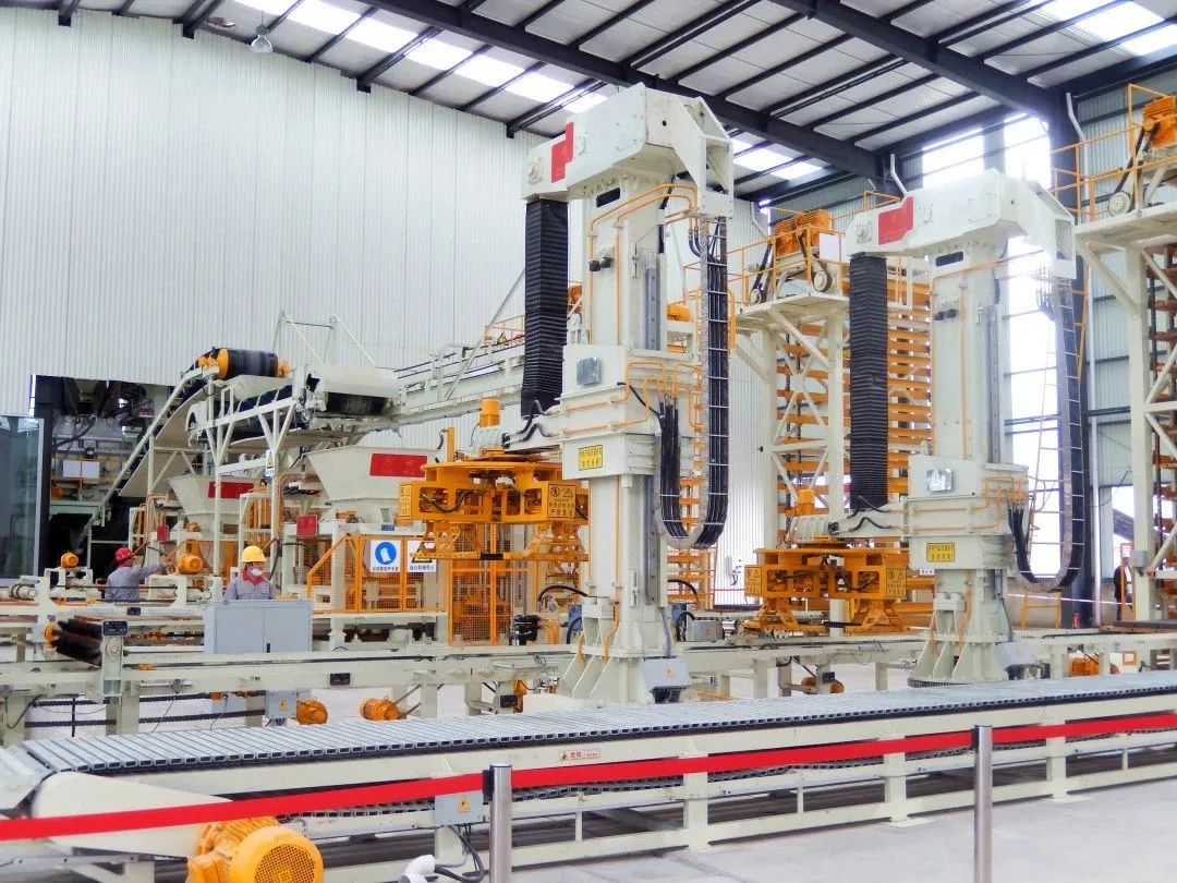 中國工程機械工業(yè)協(xié)會會長蘇子孟一行蒞臨西安銀馬參觀考察